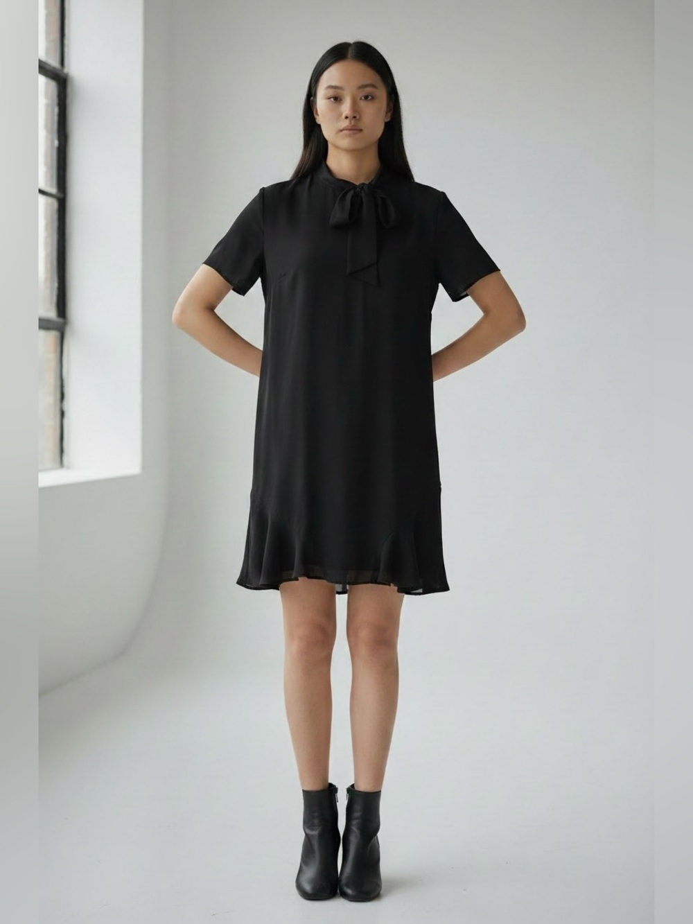 Storia Women’s Black Short Sleeve Dress with Bow and Ruffled Skirt Hem, medium